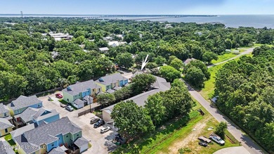 Enjoy coastal living in this beautifully updated first-floor - photo 20