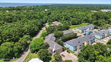 Enjoy coastal living in this beautifully updated first-floor - photo 24