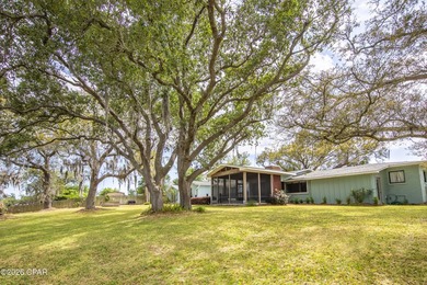 Waterfront Paradise in Lynn Haven - No HOA! This lovely home - photo 47