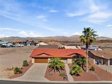 Move-in ready and beautifully maintained! This spacious - photo 1