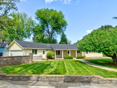 Welcome to a truly special property where privacy, craftsmanship - photo 1