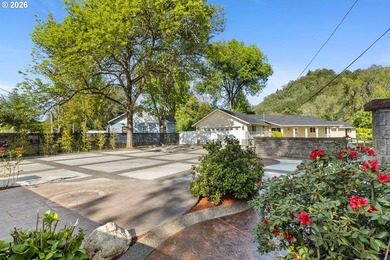 Welcome to a truly special property where privacy, craftsmanship - photo 5