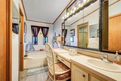 Welcome home to your Florida Retirement Lifestyle! This charming - photo 12