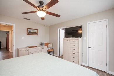 Charming and meticulously maintained four-bedroom home in the - photo 23