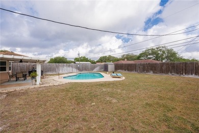 Charming and meticulously maintained four-bedroom home in the - photo 38