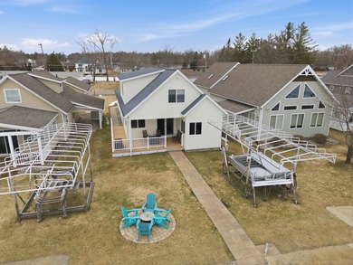 Beautifully renovated and fully furnished Houghton Lakefront - photo 3
