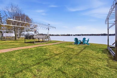 Beautifully renovated and fully furnished Houghton Lakefront - photo 5