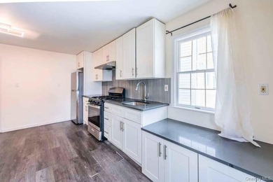 Welcome to this beautifully maintained single-family home - photo 5