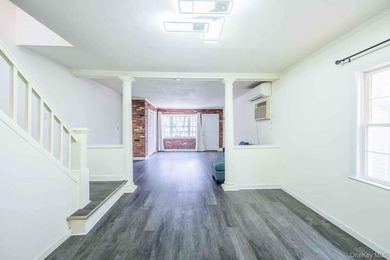Welcome to this beautifully maintained single-family home - photo 9