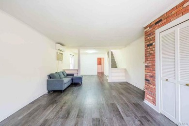 Welcome to this beautifully maintained single-family home - photo 10