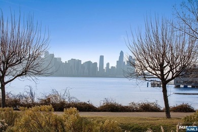 Spacious & upgraded home in the prestigious promenade. South