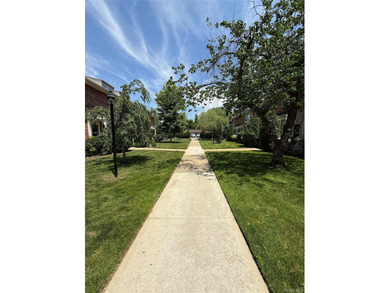 Spacious and seldom-available 3-bedroom, 1.5 bath duplex co-op - photo 16