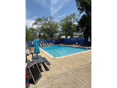 Spacious and seldom-available 3-bedroom, 1.5 bath duplex co-op - photo 17