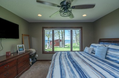 Gorgeous custom renovated *4-bedroom, 2-bath lake home on the - photo 17