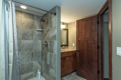 Gorgeous custom renovated *4-bedroom, 2-bath lake home on the - photo 24