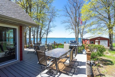 Gorgeous custom renovated *4-bedroom, 2-bath lake home on the - photo 31