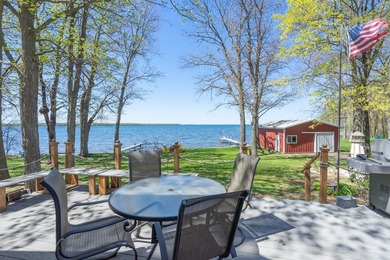 Gorgeous custom renovated *4-bedroom, 2-bath lake home on the - photo 33