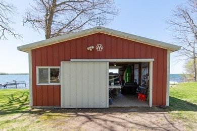 Gorgeous custom renovated *4-bedroom, 2-bath lake home on the - photo 37