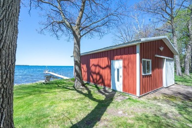 Gorgeous custom renovated *4-bedroom, 2-bath lake home on the - photo 38