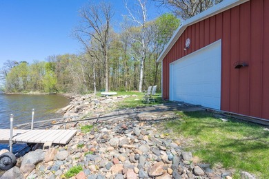 Gorgeous custom renovated *4-bedroom, 2-bath lake home on the - photo 42