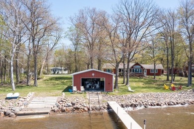 Gorgeous custom renovated *4-bedroom, 2-bath lake home on the - photo 43