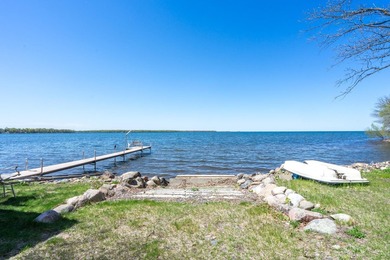 Gorgeous custom renovated *4-bedroom, 2-bath lake home on the - photo 45