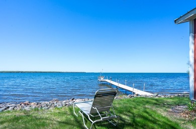 Gorgeous custom renovated *4-bedroom, 2-bath lake home on the - photo 47