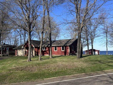 Gorgeous custom renovated *4-bedroom, 2-bath lake home on the - photo 49
