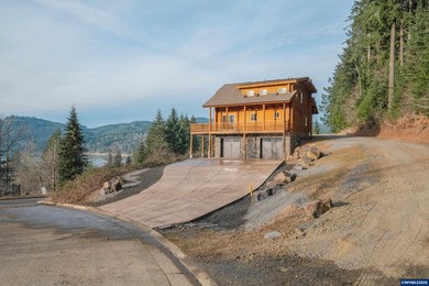 Accepted Offer with Contingencies. Resort-style retreat! Relax - photo 2
