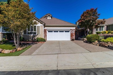 Beautifully refreshed and move-in ready, this 3-bedroom, 2-bath - photo 4