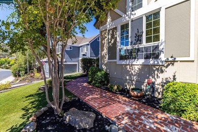 Beautifully refreshed and move-in ready, this 3-bedroom, 2-bath - photo 7