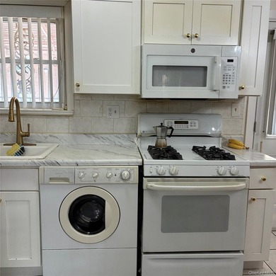Welcome to 2216 Seward Avenue! This 3 bedroom, 1 1/2 bath - photo 11