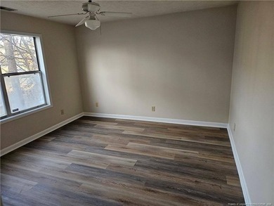 Step into easy living with this beautifully refreshed and - photo 19