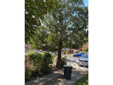 Welcome to 2216 Seward Avenue! This 3 bedroom, 1 1/2 bath - photo 31