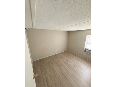 Welcome to this beautifully renovated 3-bedroom, 2 bath single - photo 7