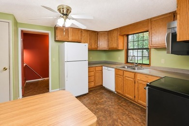 Welcome to this beautifully maintained waterfront property - photo 11