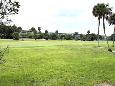 SPACIOUS UPDATED 3-BEDROOM, 2-BATH CORNER GARDEN APARTMENT WITH - photo 3