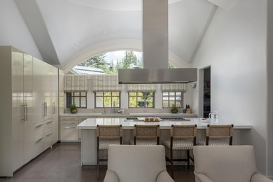 This incredible downtown estate offers luxurious living within - photo 13