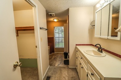 Welcome to this beautifully maintained waterfront property - photo 15
