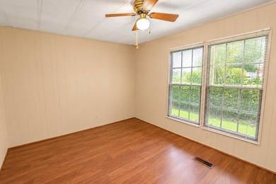 Welcome to this beautifully maintained waterfront property - photo 18