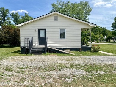 Welcome to 119 Little Creek Lane in LaFollette, TN! This move-in - photo 3