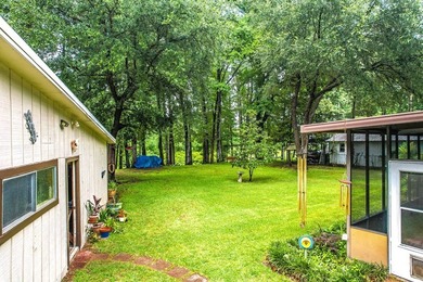 Welcome to this beautifully maintained waterfront property - photo 26