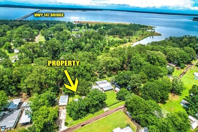 Welcome to this beautifully maintained waterfront property - photo 29