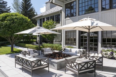 This incredible downtown estate offers luxurious living within - photo 36