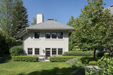 This incredible downtown estate offers luxurious living within - photo 41