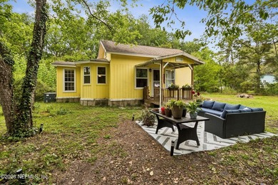 One-of-a-kind home! This 2 bed, 1 bathroom cottage includes a - photo 2