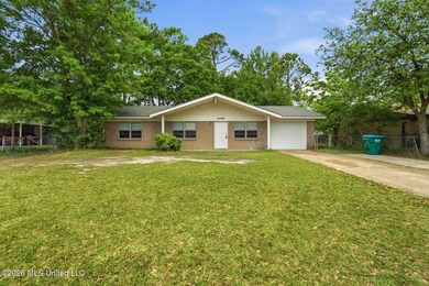 Welcome to this cozy and affordable single-family home in the - photo 3