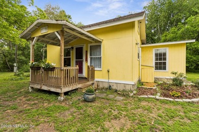 One-of-a-kind home! This 2 bed, 1 bathroom cottage includes a - photo 3