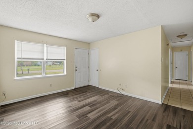 Welcome to this cozy and affordable single-family home in the - photo 5