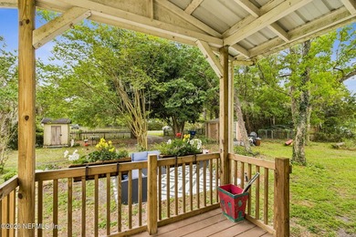 One-of-a-kind home! This 2 bed, 1 bathroom cottage includes a - photo 6